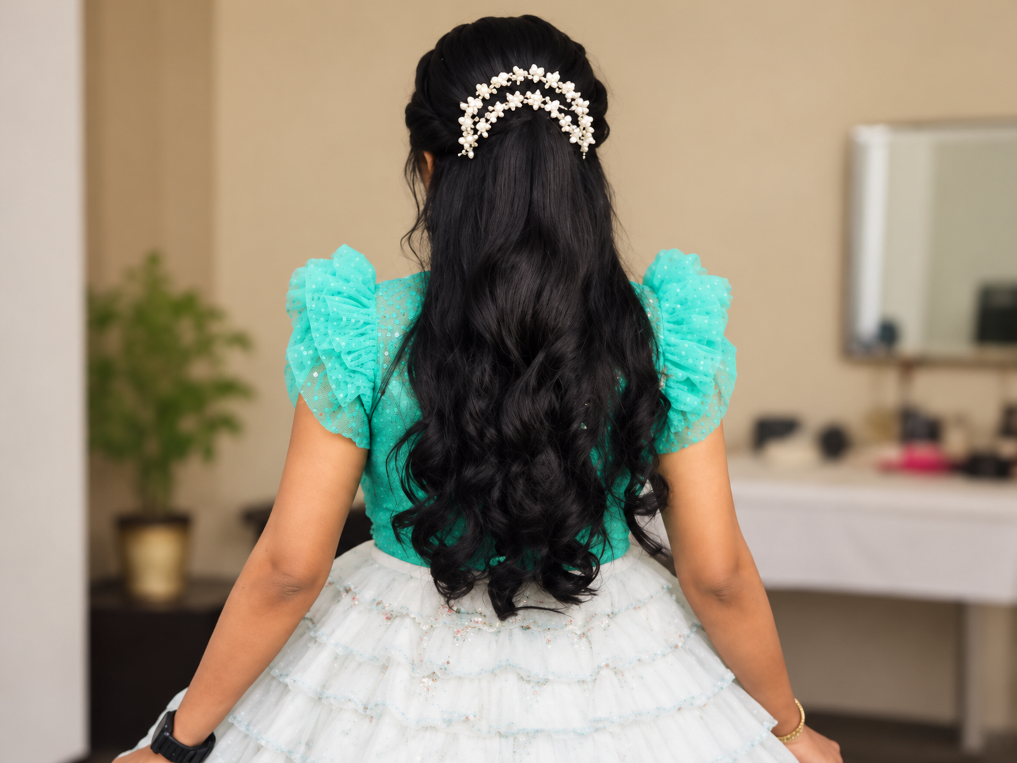 How Long Does Bridal Makeup Take – party hairstyle preparation